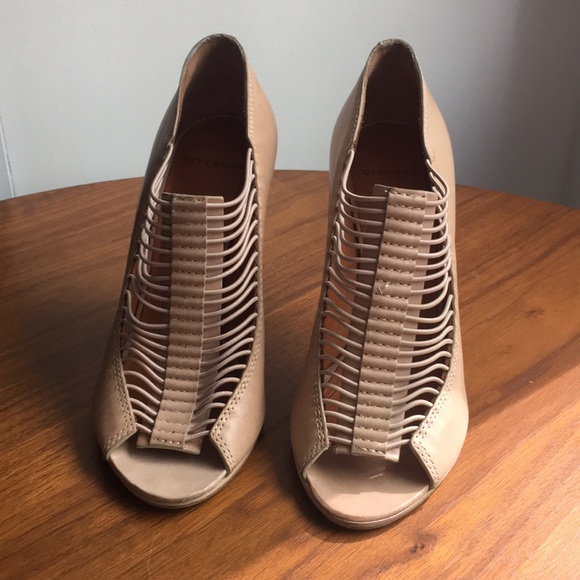 Givenchy Heels Sz 38 - Picture 2 of 8